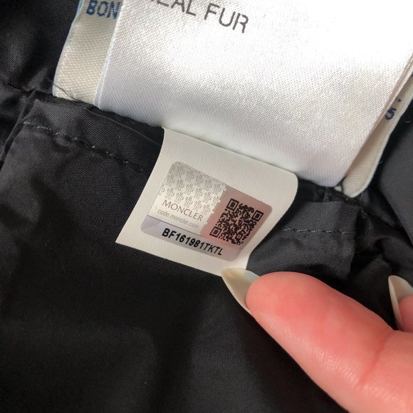 Moncler Long Coat Fur Trim Belted Black and Free Silk Face Mask - Picture 10 of 14